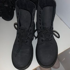 Dr Martens warm boots